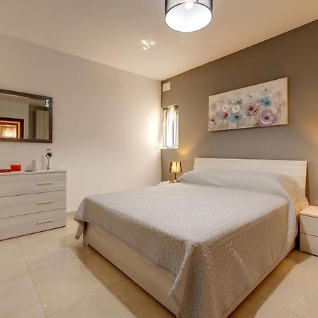 Stylish Bright And Airy Apart In Central Bugibba Bahía de San Pablo Exterior foto