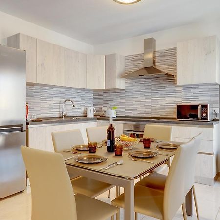 Stylish Bright And Airy Apart In Central Bugibba Bahía de San Pablo Exterior foto