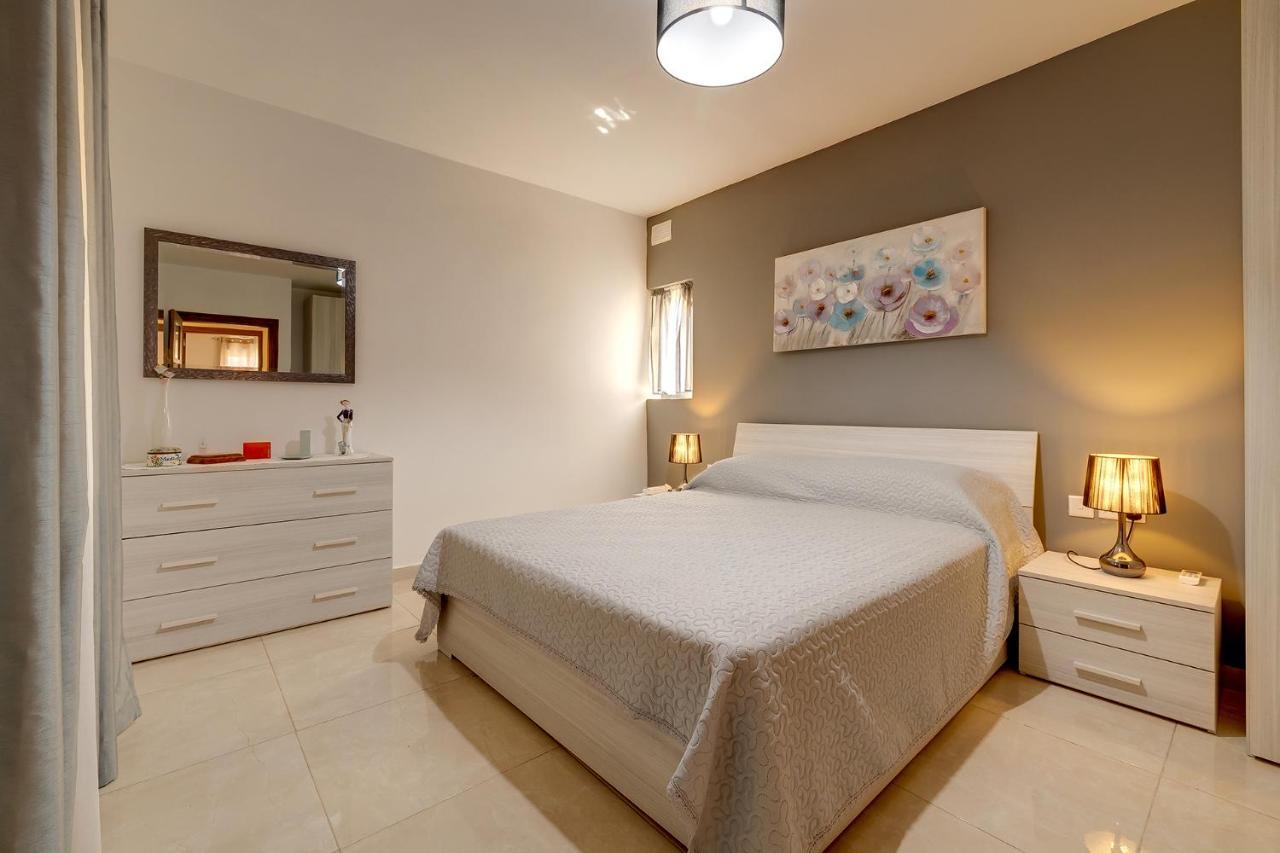 Stylish Bright And Airy Apart In Central Bugibba Bahía de San Pablo Exterior foto